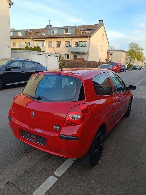 Gebraucht Renault Clio II Dynamique 75 PS (55 kW) 2007 Rot Kleinwagen