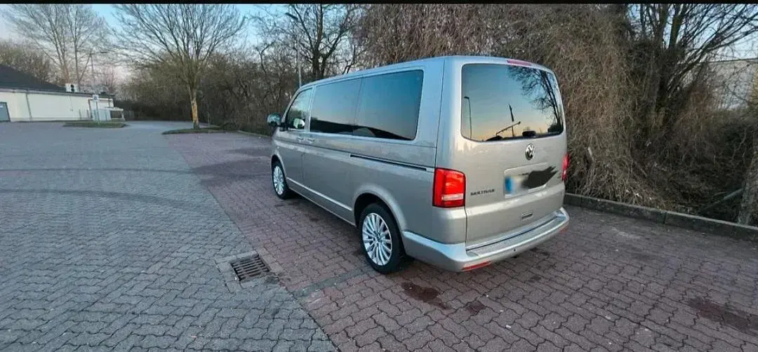 Gebraucht VW Multivan 180 PS (132 kW) 2015 Grau Van / Kleinbus