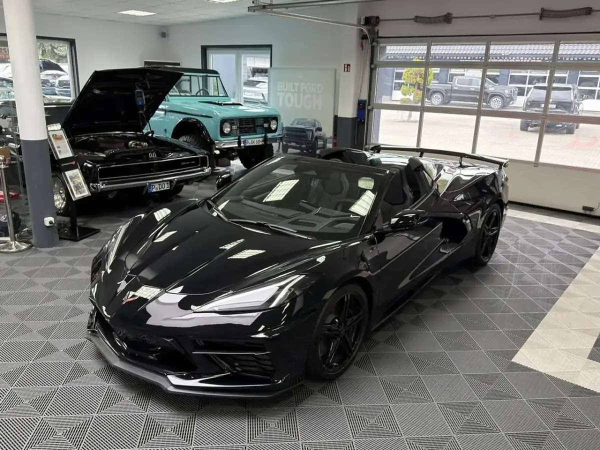 Neu Corvette C8 495 PS (364 kW) 2026 Schwarz Cabrio