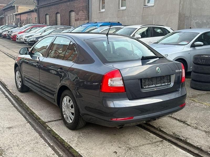 Gebraucht Skoda Octavia Ambiente 105 PS (77 kW) 2011 Grau Limousine