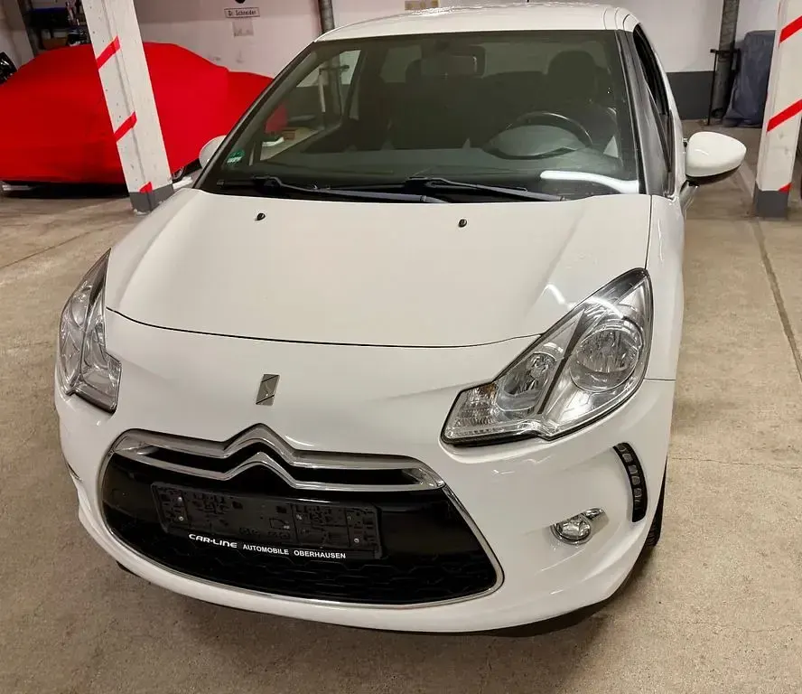 Gebraucht Citroën DS3 Chic 82 PS (60 kW) 2014 Weiß Kleinwagen
