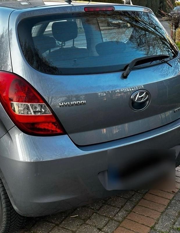 Gebraucht Hyundai i20 74 PS (54 kW) 2010 Grau Kleinwagen