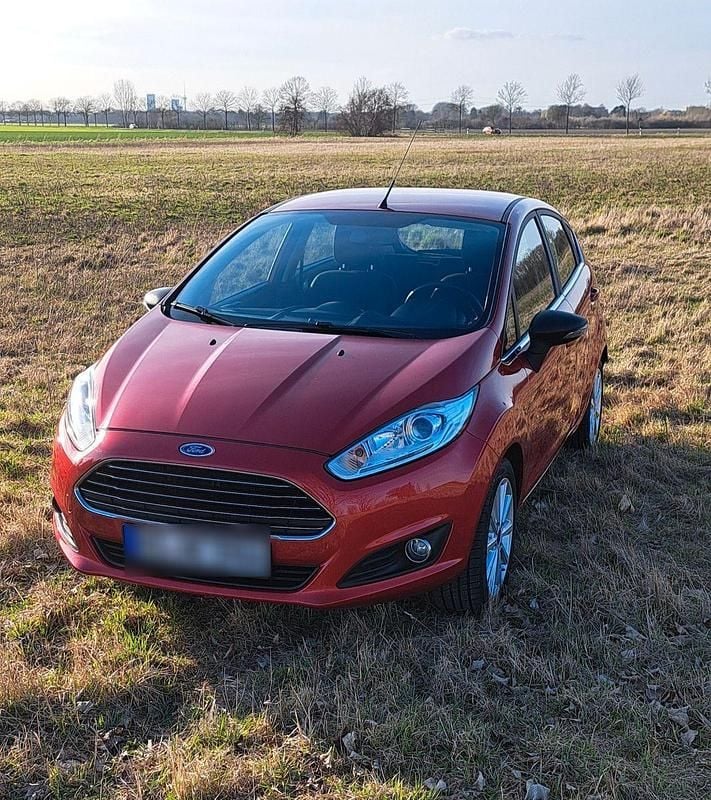 Gebraucht Ford Fiesta Titanium 82 PS (60 kW) 2017 Rot Kleinwagen