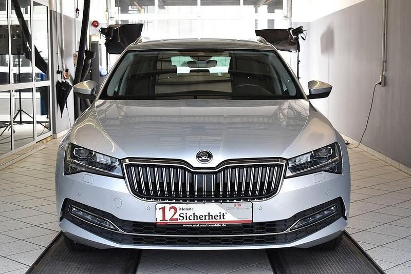 Gebraucht Skoda Superb Style 150 PS (110 kW) 2022 Silber Kombi
