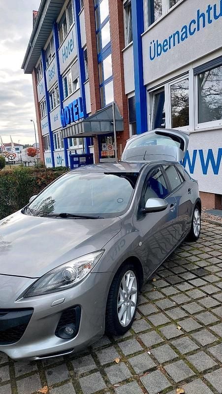 Grau Gebraucht 2012 Mazda 3 Limousine | 5.500 € (Guter Preis) - Bild 1/4