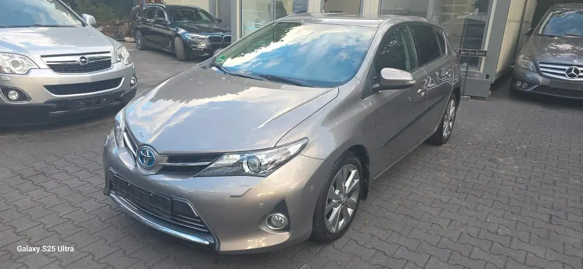 Gebraucht Toyota Auris Hybrid 99 PS (72 kW) 2013 Grau Limousine