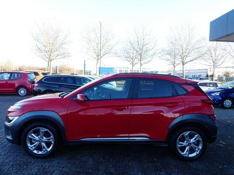 Gebraucht Hyundai Kona Trend 120 PS (88 kW) 2023 Rot SUV