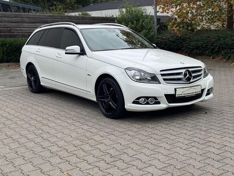 Gebraucht Mercedes C250 204 PS (150 kW) 2012 Weiß Limousine