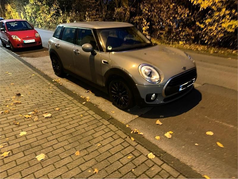 Grau Gebraucht 2018 Mini Cooper Clubman Kombi | 11.990 € - Bild 1/4