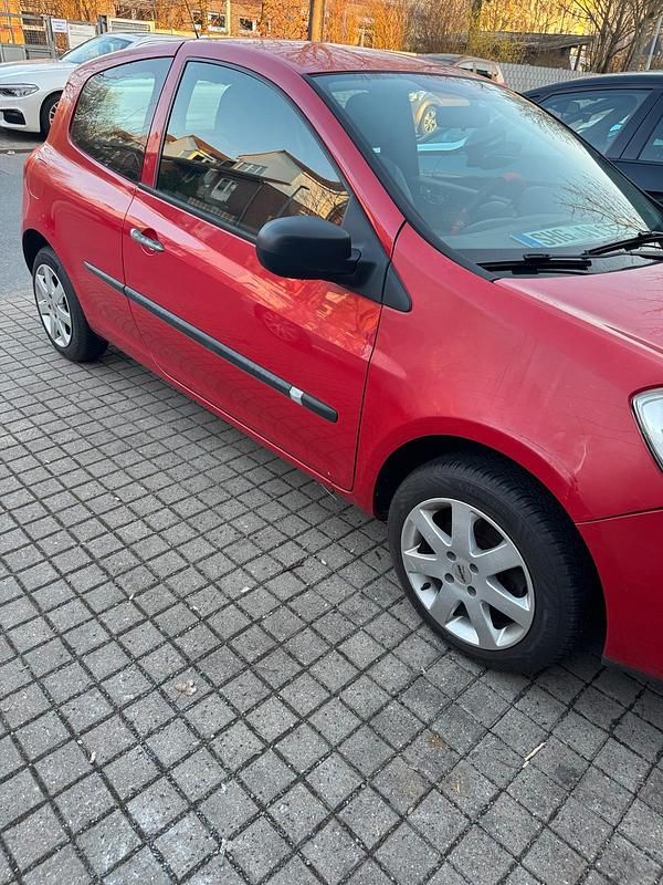 Gebraucht Renault Clio II 75 PS (55 kW) 2009 Rot Kleinwagen