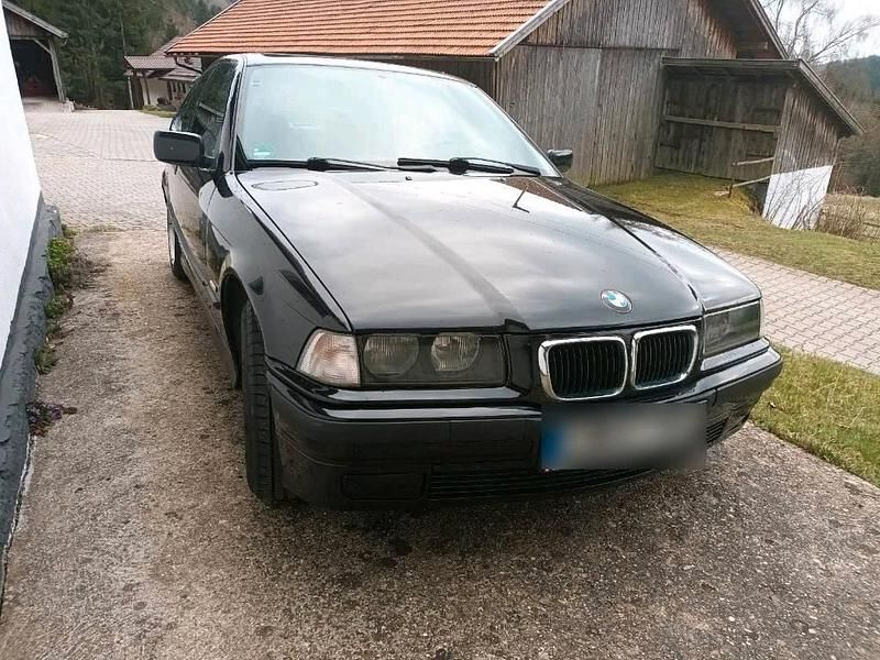 Gebraucht BMW 316 105 PS (77 kW) 1999 Schwarz Limousine