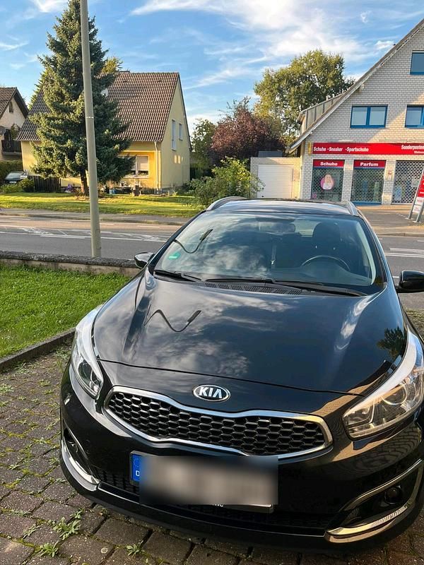 Schwarz Gebraucht 2018 Kia Ceed Limousine | 8.200 € (Superpreis) - Bild 1/4