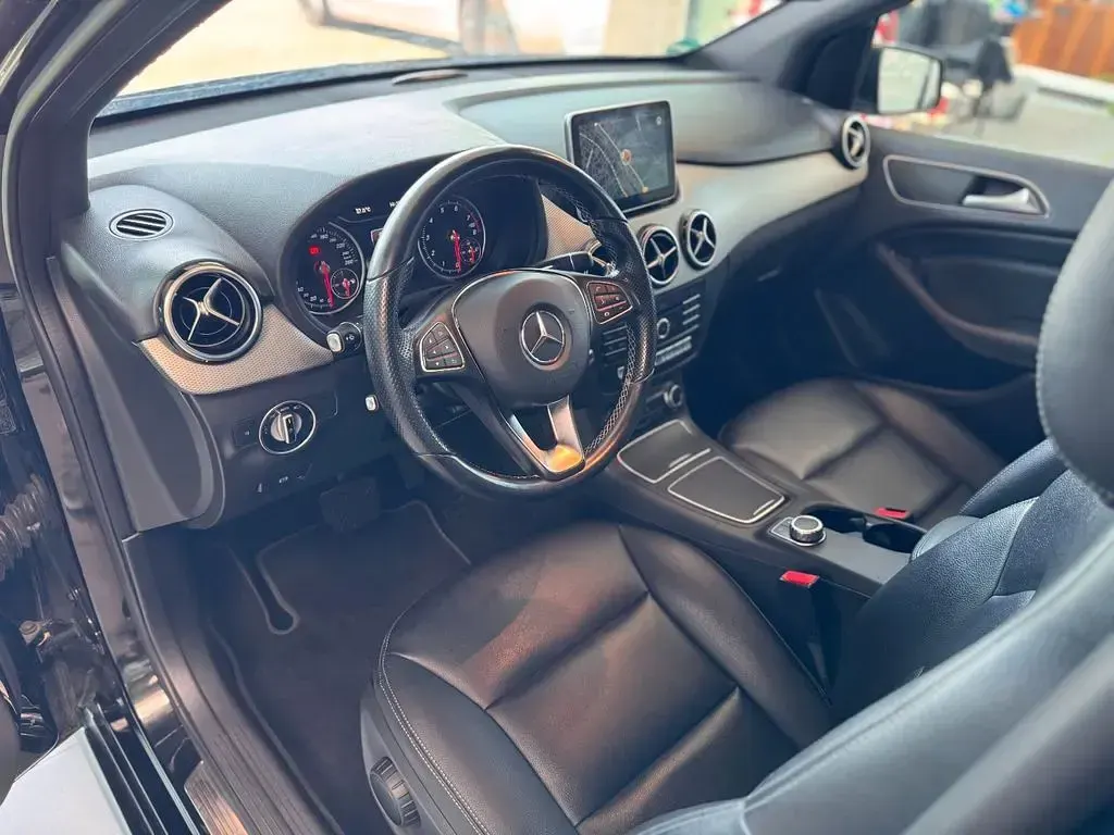 Gebraucht Mercedes B200 156 PS (114 kW) 2015 Schwarz Kleinwagen