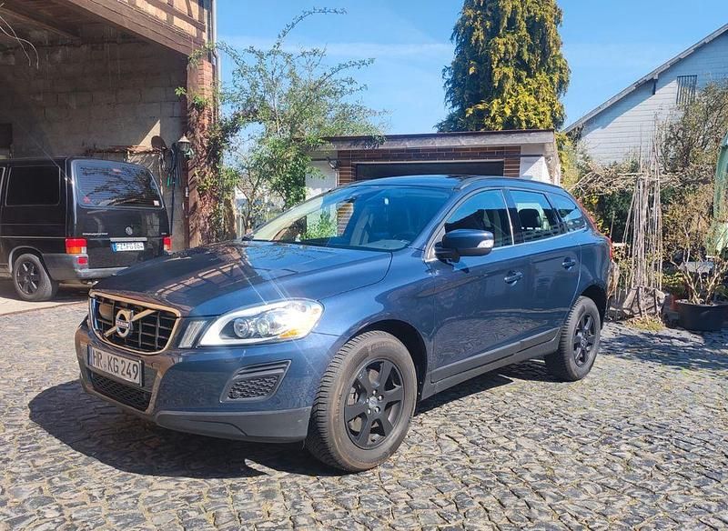 Usado Volvo XC60 Pro 163 HP (119 kW) 2013 Azul SUV