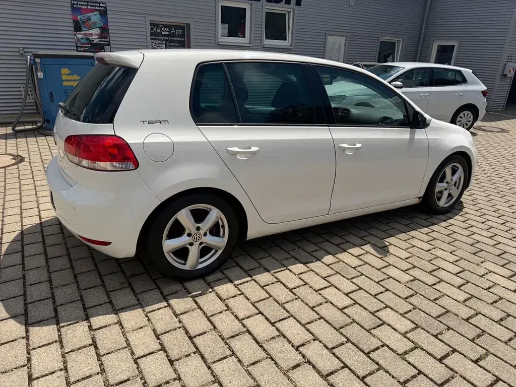 Gebraucht VW Golf VI Team 105 PS (77 kW) 2010 Weiß Limousine