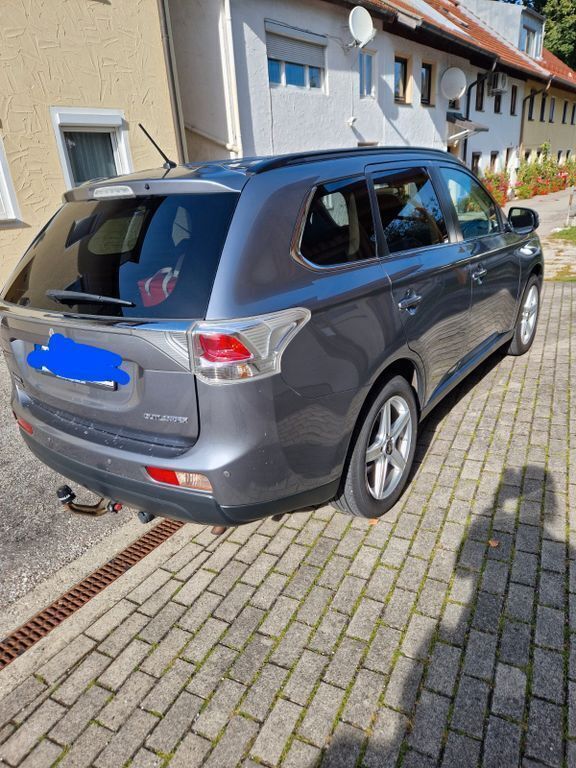 Gebraucht Mitsubishi Outlander 150 PS (110 kW) 2014 Grau SUV