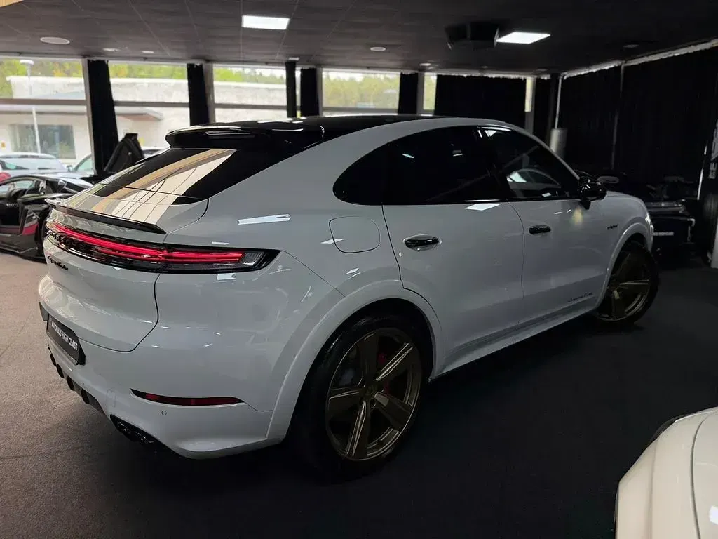 Neu Porsche Cayenne Turbo E-Hybrid Chrono 740 PS (544 kW) 2026 Weiß SUV