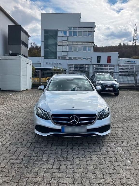 Gebraucht Mercedes E220 Avantgarde 194 PS (142 kW) 2019 Silber Limousine