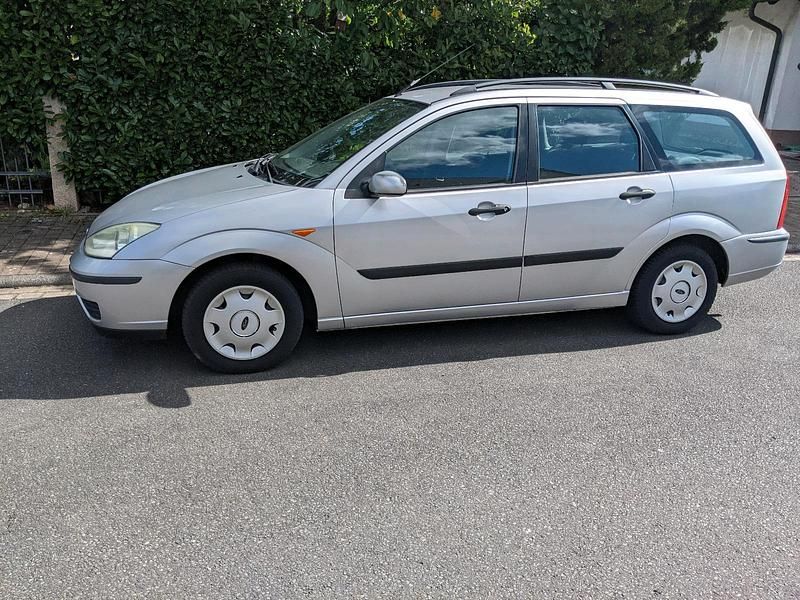 Grau Gebraucht 2003 Ford Focus Kombi | 3.400 € (Teuer) - Bild 1/4
