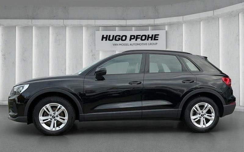 Gebraucht Audi Q3 Basis 150 PS (110 kW) 2022 Mythosschwarz metallic SUV