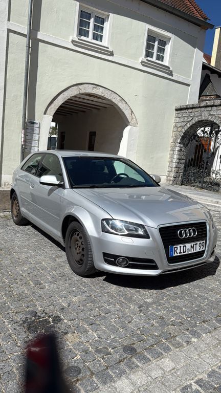 Silber Gebraucht 2012 Audi A3 Ambiente Kleinwagen | 6.999 € (Fairer Preis) - Bild 1/4
