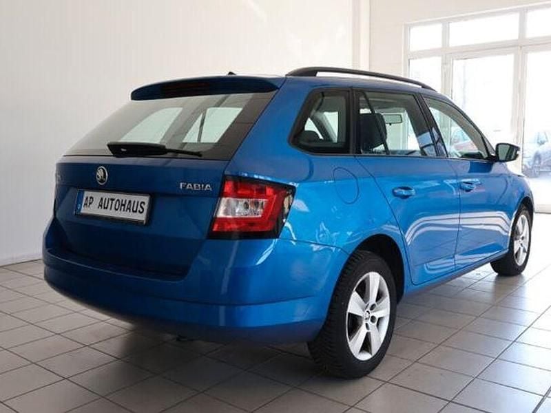 Gebraucht Skoda Fabia Ambition 95 PS (69 kW) 2017 Raceblau metallic Kombi