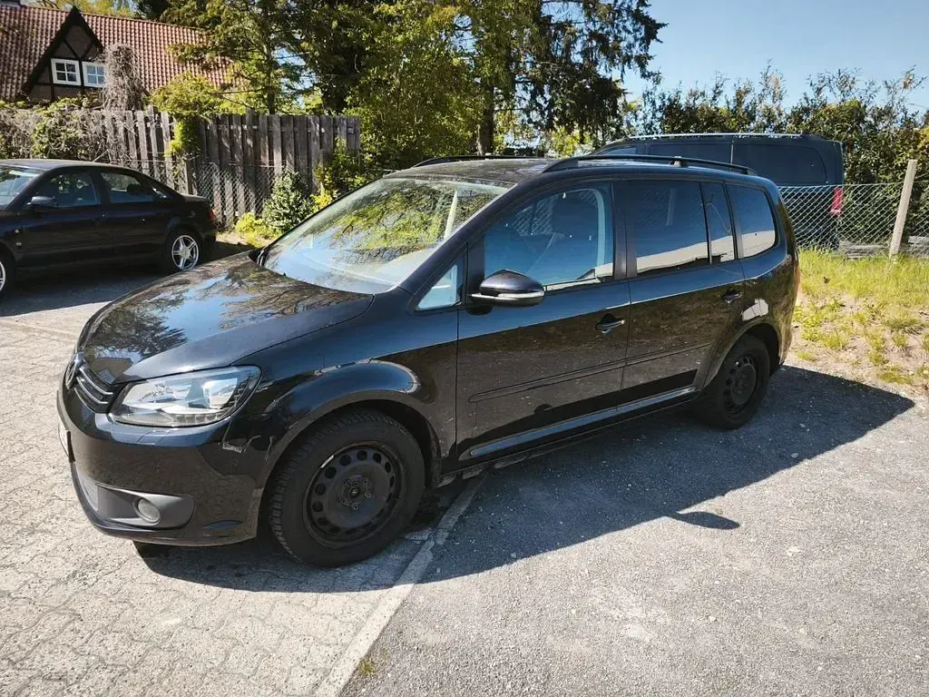 Gebraucht VW Touran Cup 105 PS (77 kW) 2015 Schwarz Van / Kleinbus