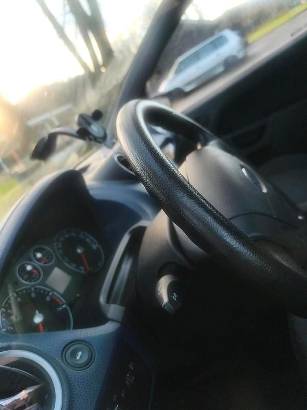 Blau Gebraucht 2007 Ford Fiesta Limousine | 2.000 € - Bild 1/4