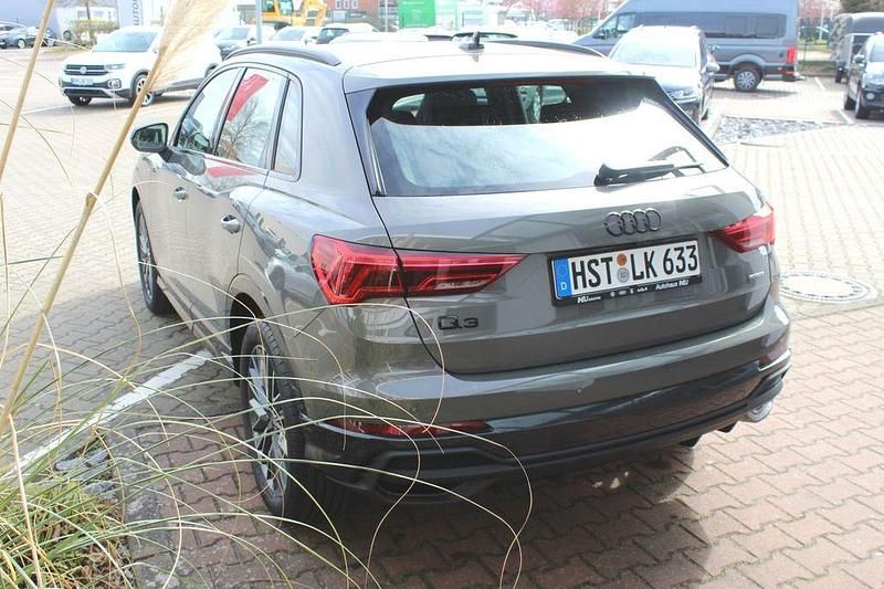 Gebraucht Audi Q3 S-Line 190 PS (139 kW) 2024 Chronosgrau (metallic) SUV