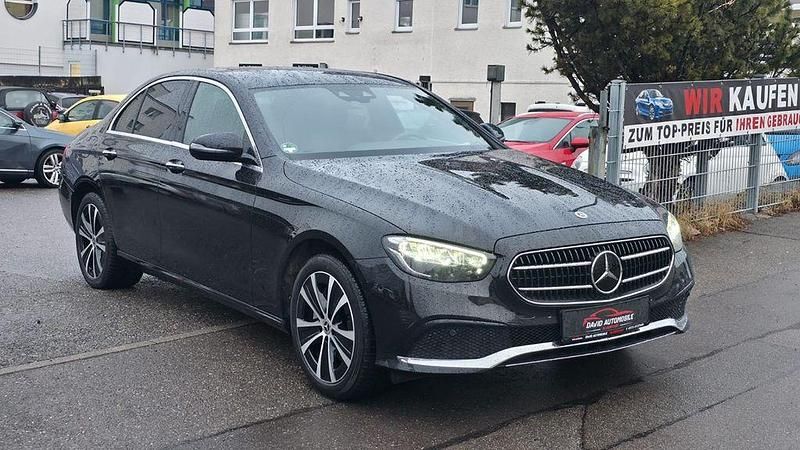 Schwarz Gebraucht 2022 Mercedes E300 Limousine | 28.990 € (Fairer Preis) - Bild 1/4