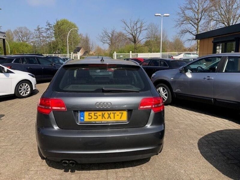 Usado Audi A3 Performance 160 HP (117 kW) 2010 Cinzento Citadino