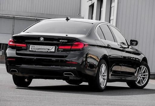 Second-hand BMW 530 Efficient Dynamics 252 CP (185 kW) 2022 Negru Berlinǎ
