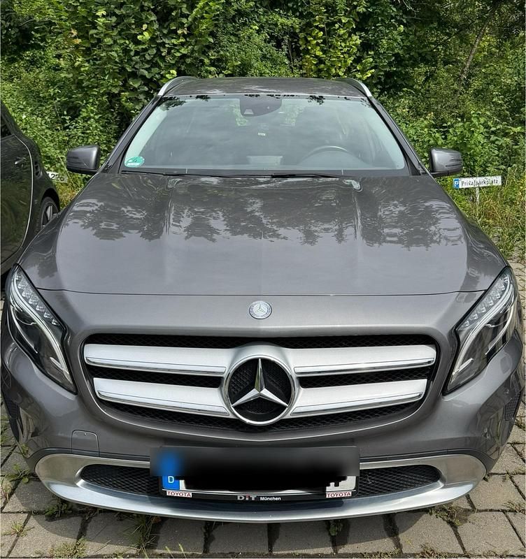Grau Gebraucht 2014 Mercedes GLA220 SUV | 16.990 € (Fairer Preis) - Bild 1/4