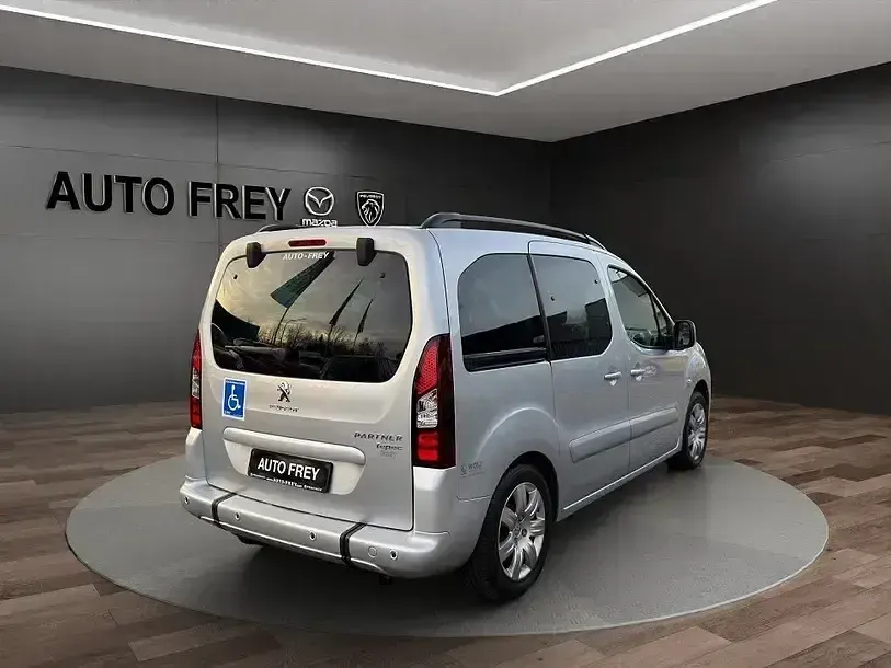 Gebraucht Peugeot Partner Tepee Outdoor 120 PS (88 kW) 2013 Silber Van / Kleinbus