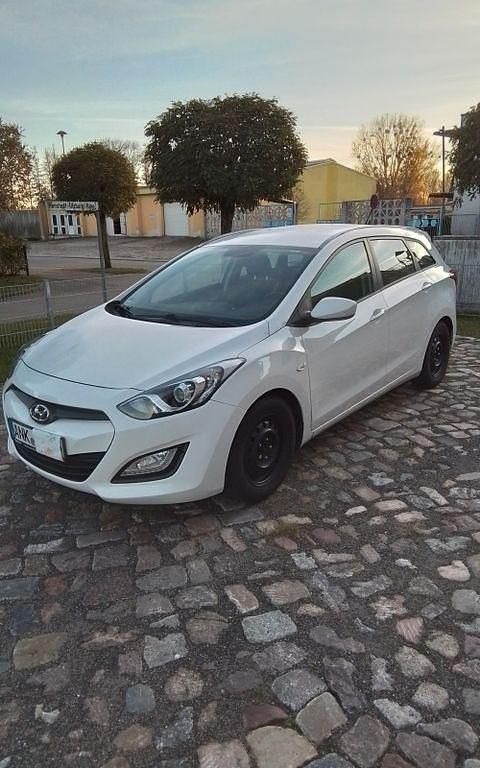 Gebraucht Hyundai i30 Edition 99 PS (72 kW) 2014 Weiß Kombi