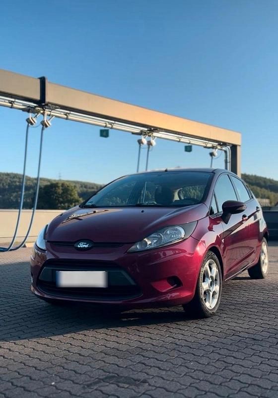 Rot Gebraucht 2009 Ford Fiesta Kleinwagen | 4.500 € - Bild 1/4
