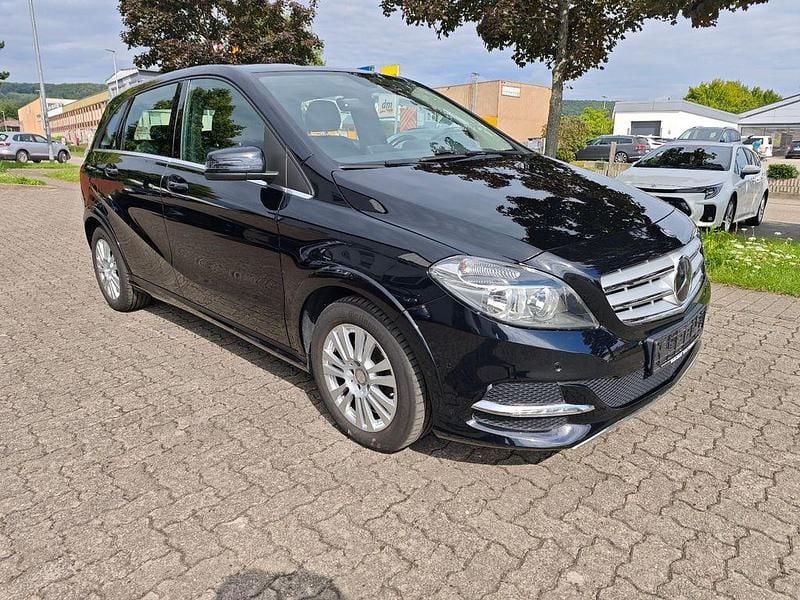 Gebraucht Mercedes B200 156 PS (114 kW) 2014 Schwarz Van / Kleinbus