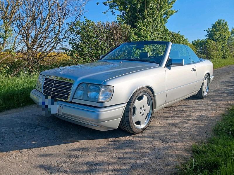 Silber Gebraucht 1994 Mercedes 190 Limousine | 17.499 € - Bild 1/4