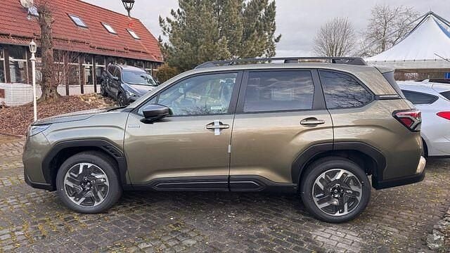 Neu Subaru Forester Active 136 PS (100 kW) 2026 Grün SUV