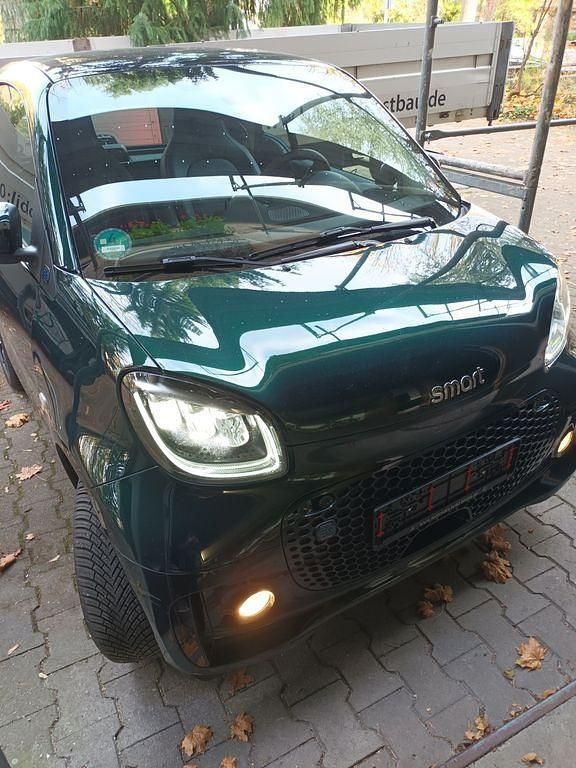 Grün Gebraucht 2023 Smart ForTwo Electric Drive Prime Coupé | 17.000 € (Fairer Preis) - Bild 1/4