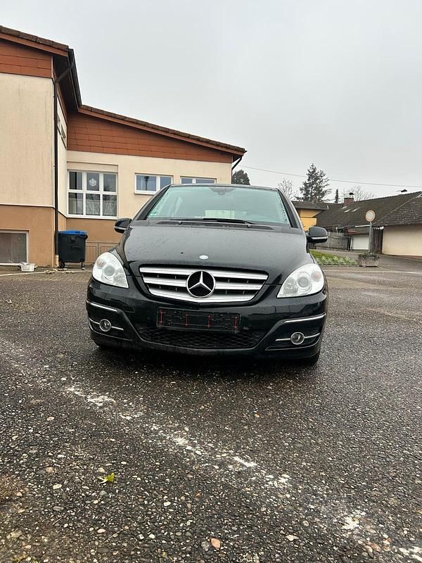 Gebraucht Mercedes B200 140 PS (102 kW) 2011 Schwarz Van / Kleinbus