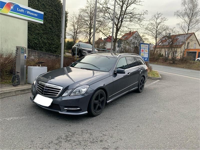 Grau Gebraucht 2011 Mercedes E350 AMG Kombi | 8.999 € (Superpreis) - Bild 1/4