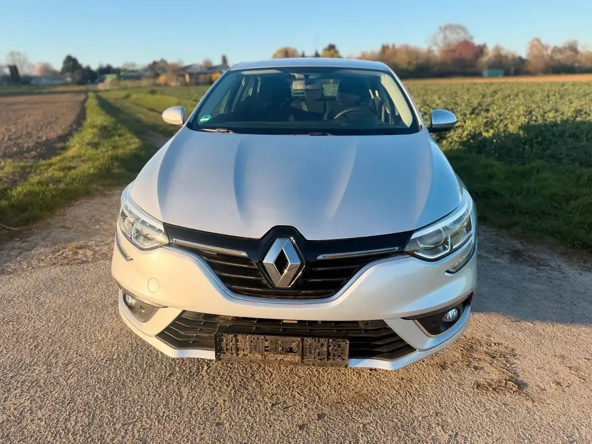 Gebraucht Renault Mégane IV 132 PS (97 kW) 2016 Silber Limousine