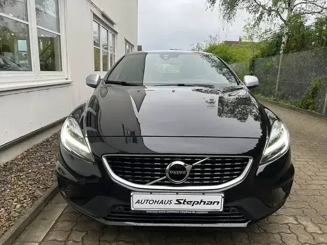 Gebraucht Volvo V40 R-Design 152 PS (111 kW) 2019 Schwarz Limousine