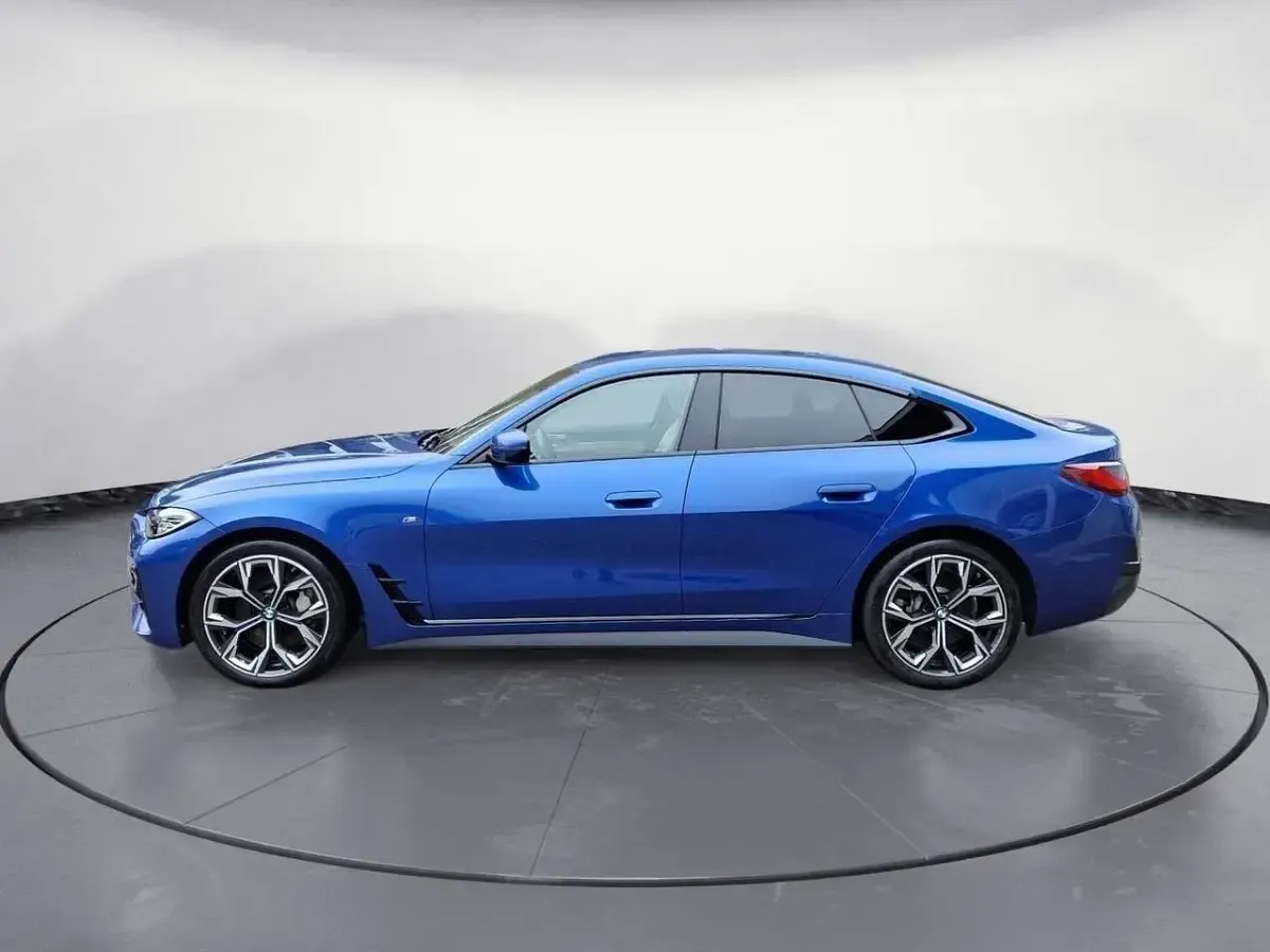 Gebraucht BMW 430 Sport Line 245 PS (180 kW) 2023 M portimao blau Coupé