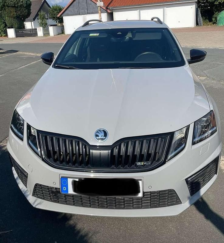 Grau Gebraucht 2019 Skoda Octavia RS Kombi | 17.800 € (Fairer Preis) - Bild 1/4