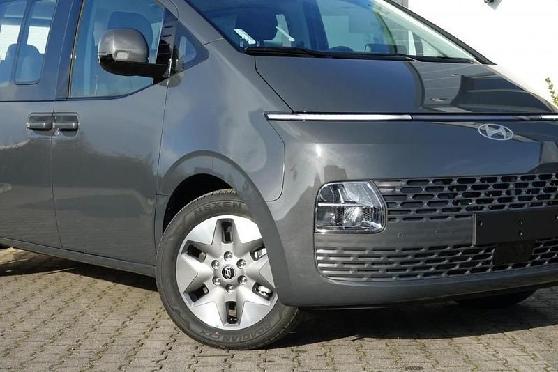 Neu Hyundai Staria 224 PS (164 kW) 2025 Metallic Van / Kleinbus