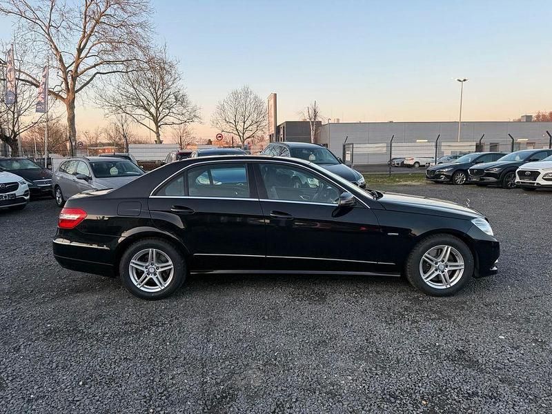 Gebraucht Mercedes E250 204 PS (150 kW) 2011 Schwarz Limousine
