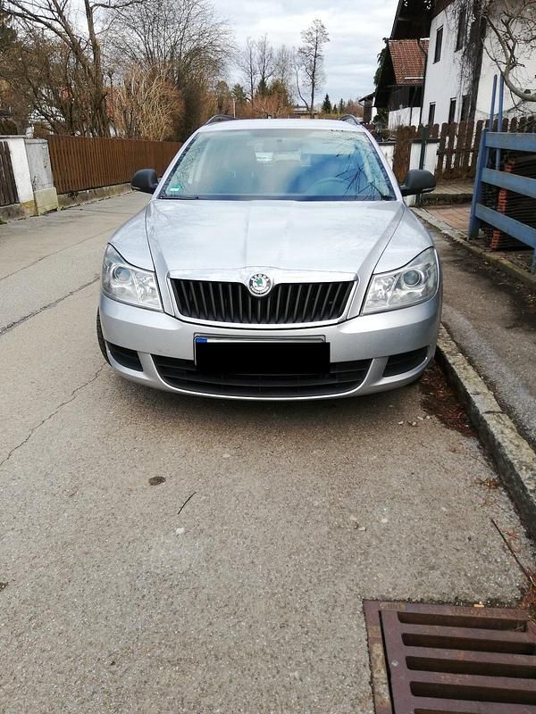 Gebraucht Skoda Octavia 122 PS (89 kW) 2012 Silber Kombi