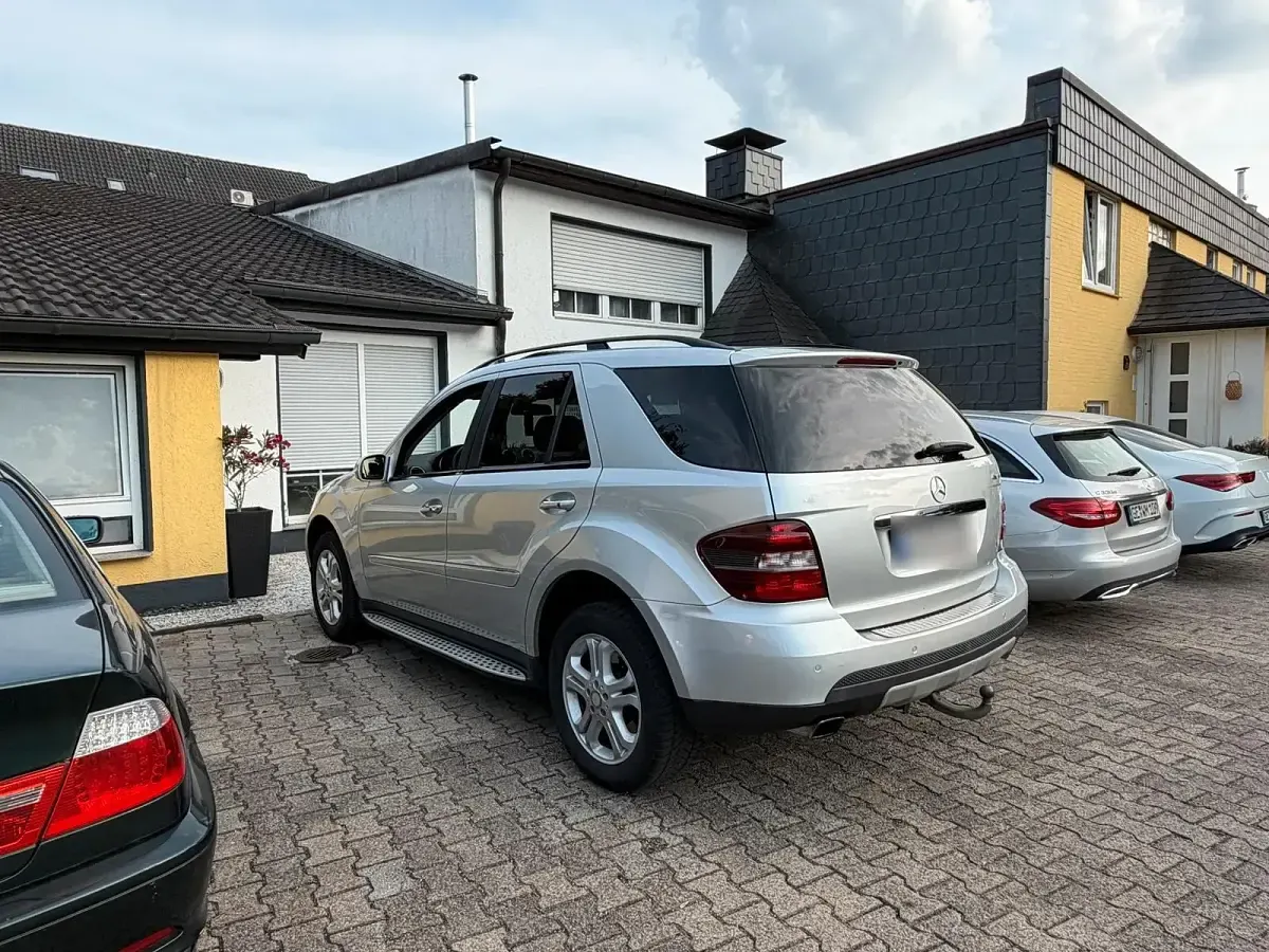 Gebraucht Mercedes ML420 306 PS (225 kW) 2009 Silber SUV